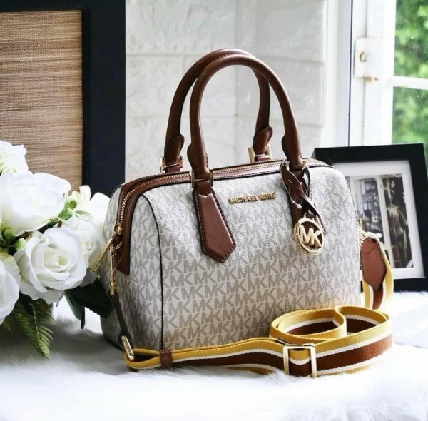 Michael Kors MK Boston Sling Hand Bag With Dust Bag & Shoulder Strap (White - 320) - Image 5