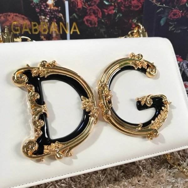 Dolce & Gabbana D&G Nappa Leather Shoulder Bag WIth OG Box &
Dust Bag (White-989)(BSB) - Image 4
