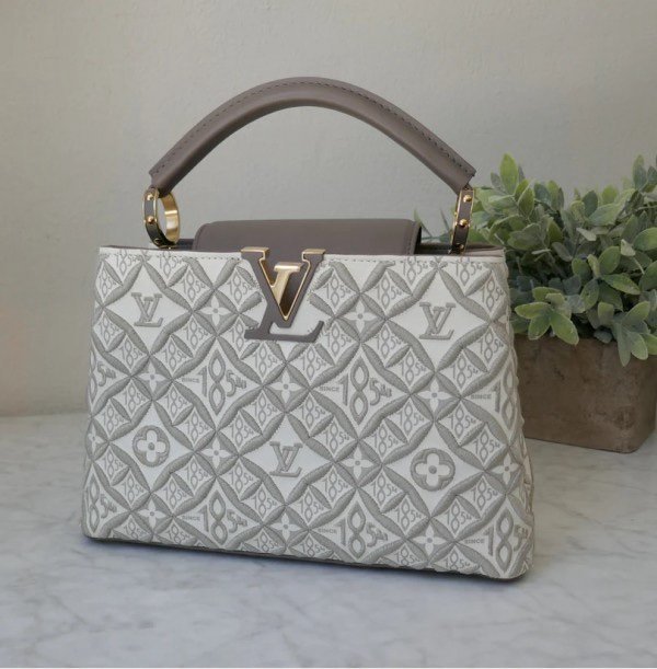 Louis Vuitton LV Capucines M46042 Premium Quality Leather Bag With OG Box & Dust Bag & Extra Shoulder Strap (White - 300)(BSB) - Image 6