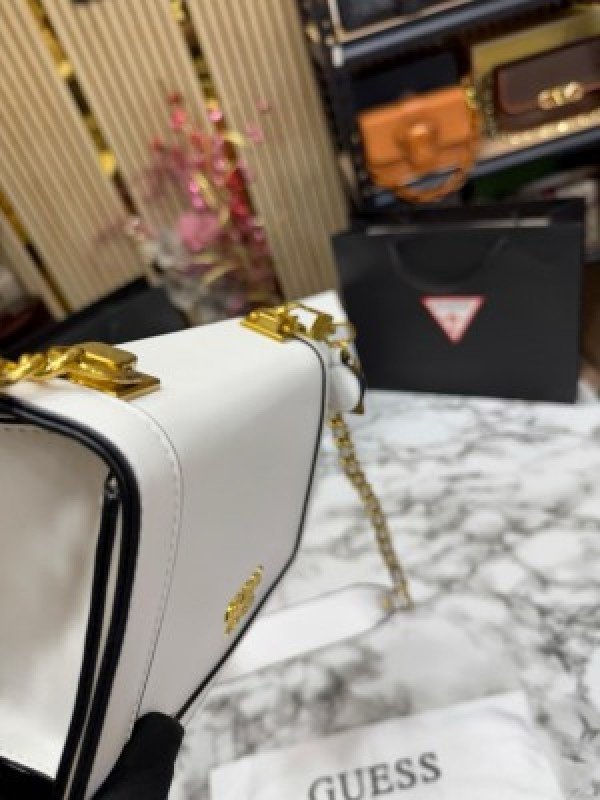 GUESS CONVERTIBLE XBODY HANDBAG WITH OG BOX AND DUST BAG WITH CARRY BAG PREMIUM QUALITY (WHITE) 1005(MT) - Image 4