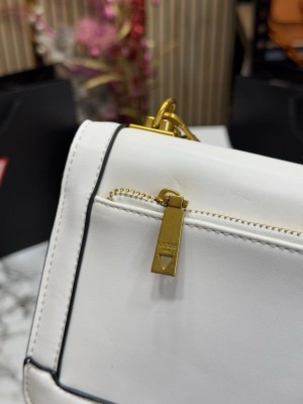 GUESS CONVERTIBLE XBODY HANDBAG WITH OG BOX AND DUST BAG WITH CARRY BAG PREMIUM QUALITY (WHITE) 1005(MT) - Image 7