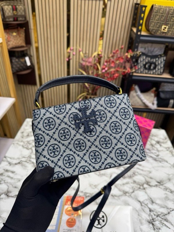 TOR Y BURCH HANDBAG WITH OG BOX AND DUST BAG PREMIUM QUALITY (BLUE)(MT) - Image 4