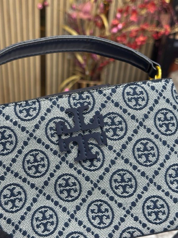 TOR Y BURCH HANDBAG WITH OG BOX AND DUST BAG PREMIUM QUALITY (BLUE)(MT) - Image 8