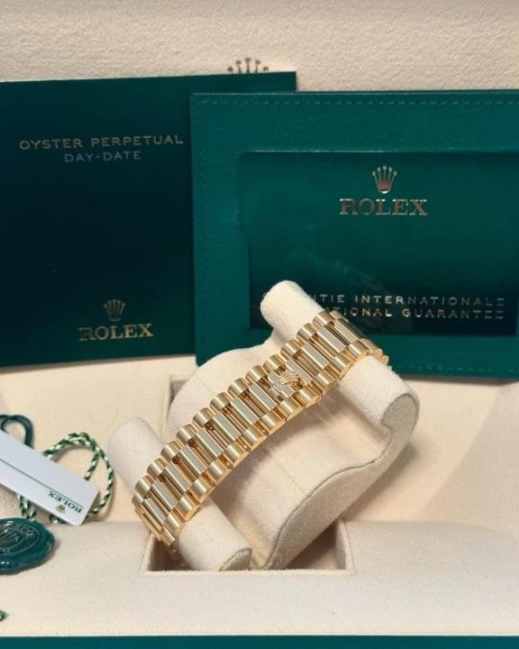 Rolex Day-Date Gold President Strap Green Dial Roman Number Automatic Watch - Image 2